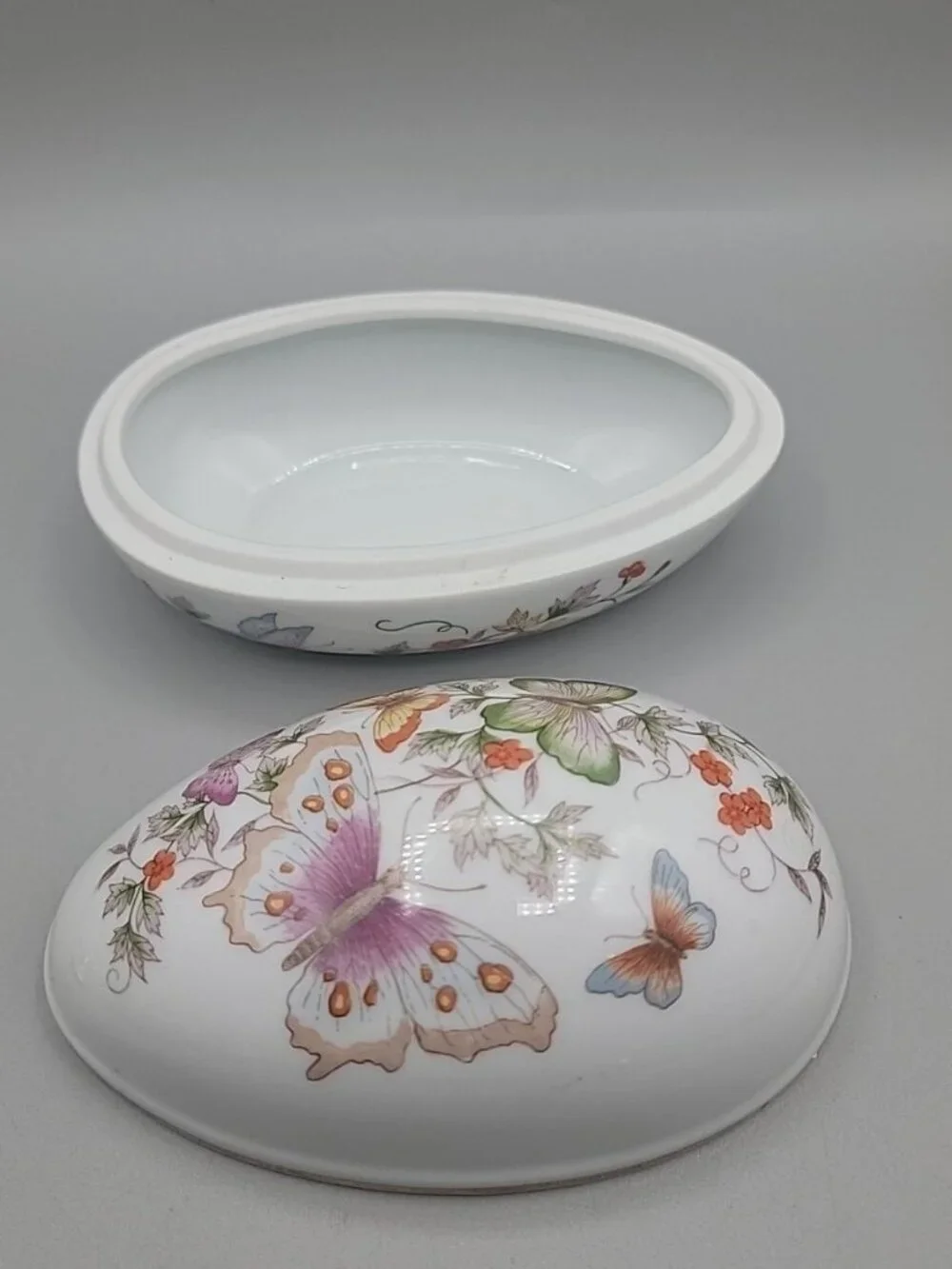 Vtg Avon Egg Shaped Trinket Box Hand Painted Floral Fine Porcelain 22k Trim 1974